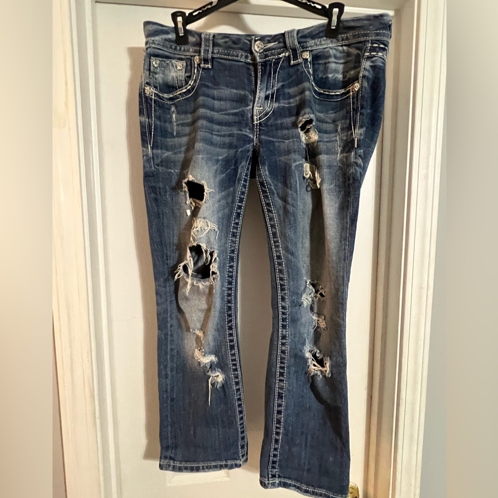 💖👖🌸EUC Miss Me Ripped Easy Crop Blue Jean Women size 28